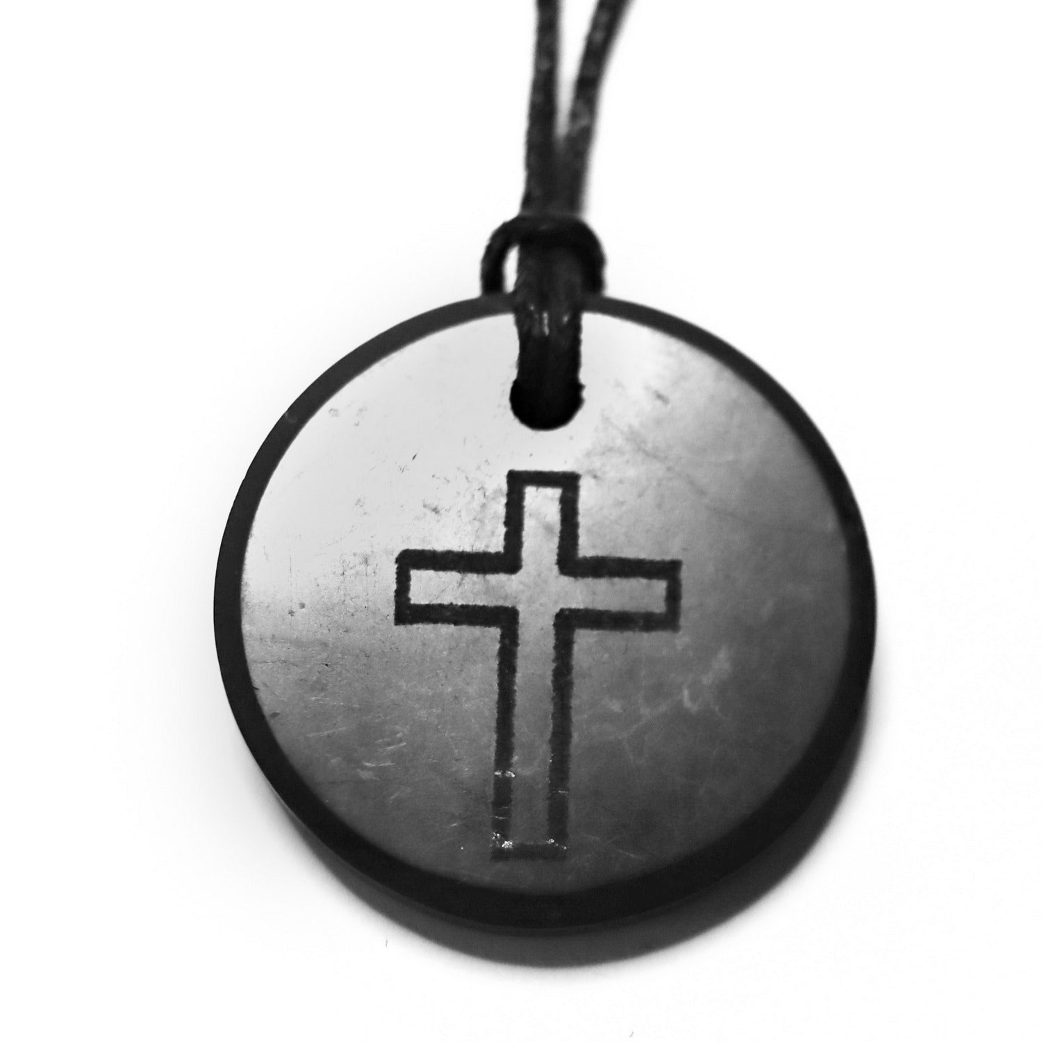 Colgante de Shungita de 30mm con grabado de Cruz