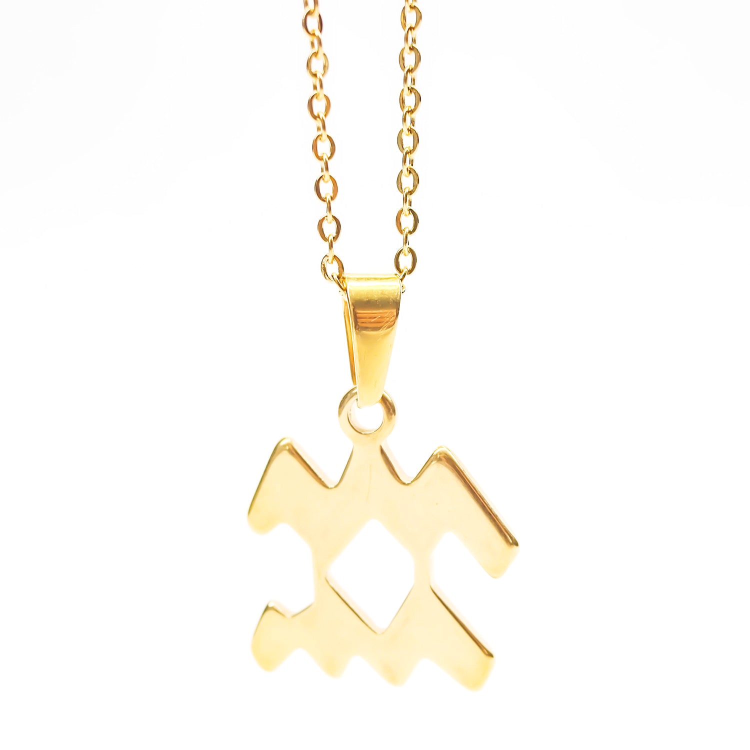 Colgante de acero inoxidable dorado con forma del signo del zodiaco Acuario de 28mm