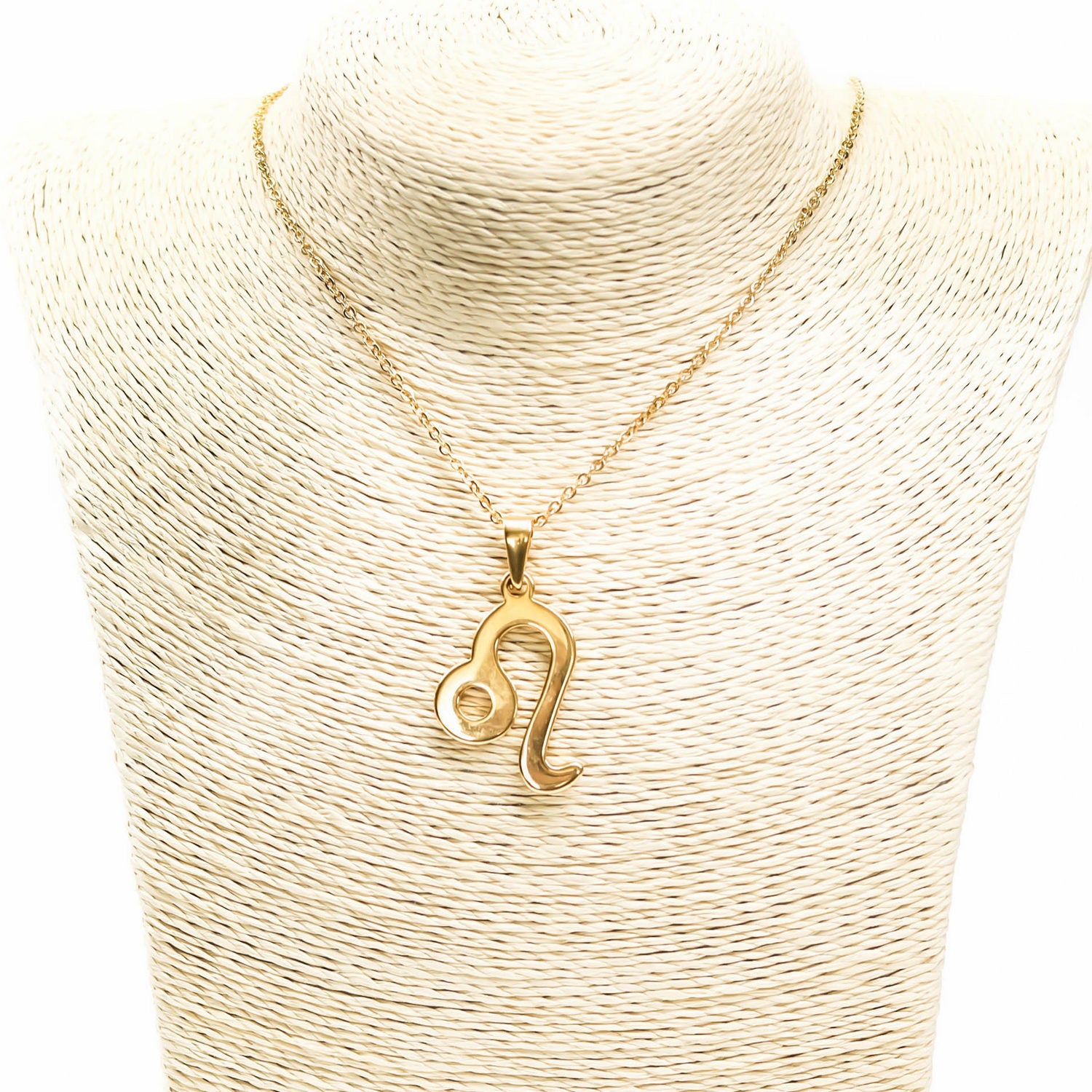 Colgante de acero inoxidable dorado con forma del signo del zodiaco Leo de 28mm