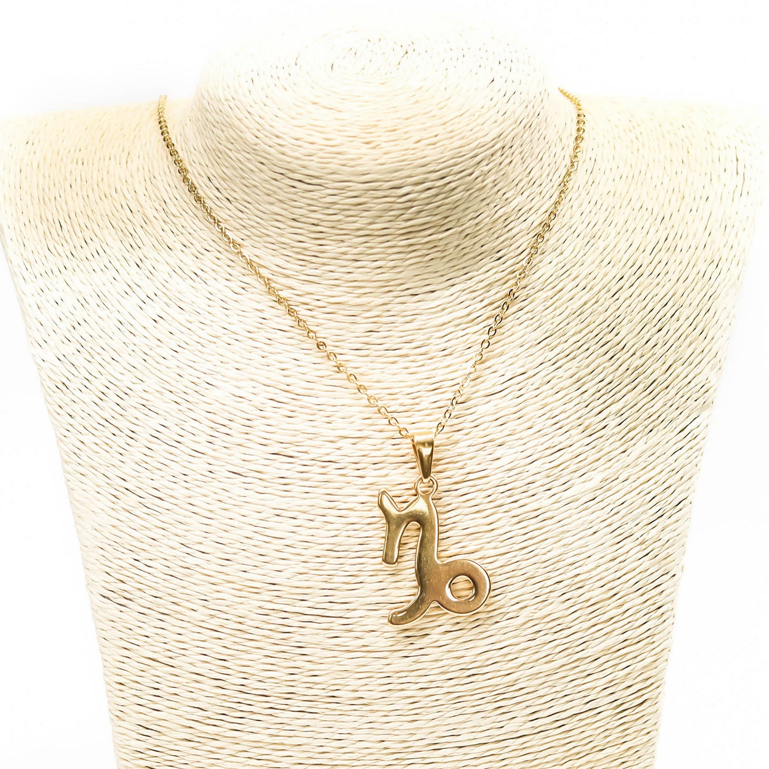 Colgante de acero inoxidable dorado con forma del signo del zodiaco Capricornio de 28mm