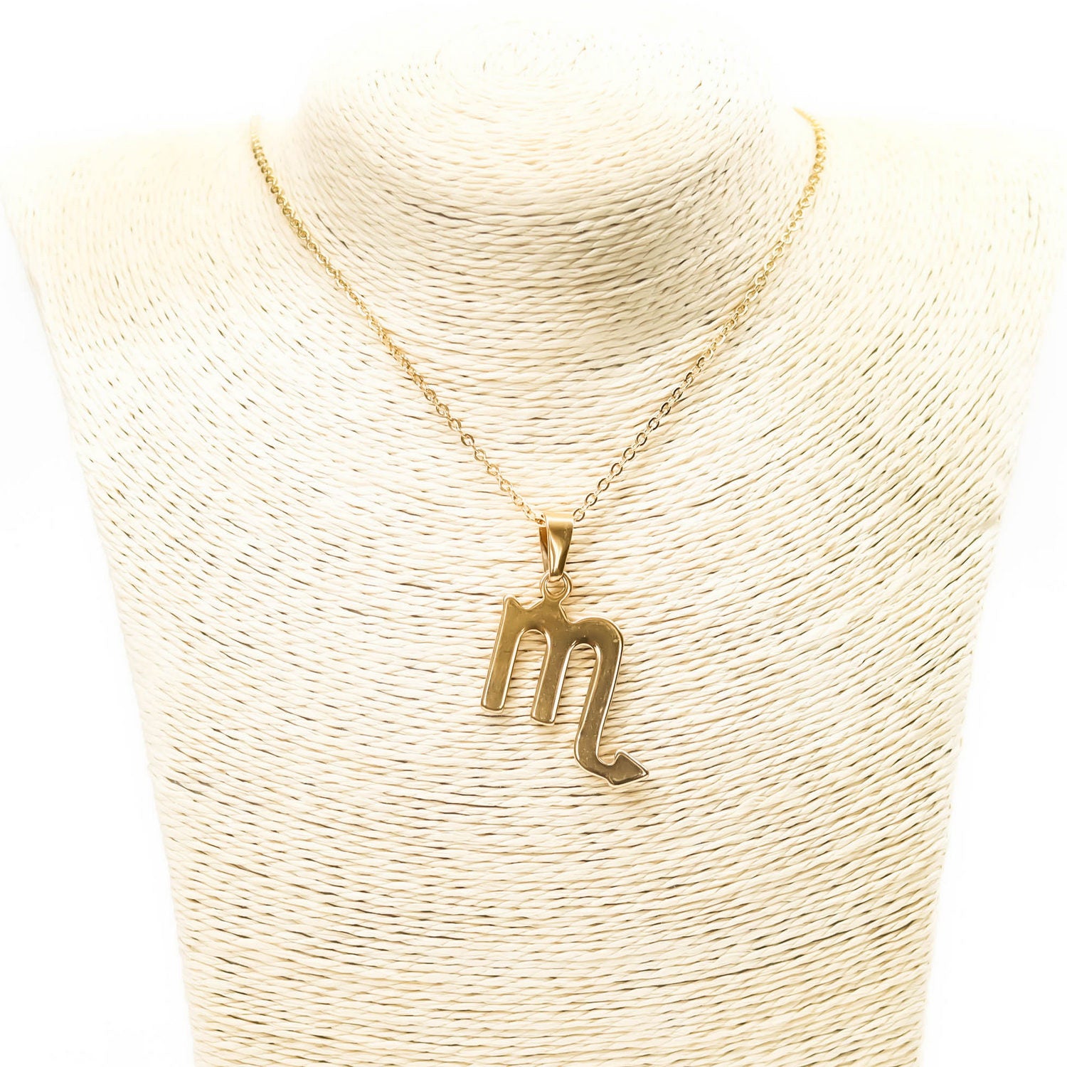 Colgante de acero inoxidable dorado con forma del signo del zodiaco Escorpio de 28mm