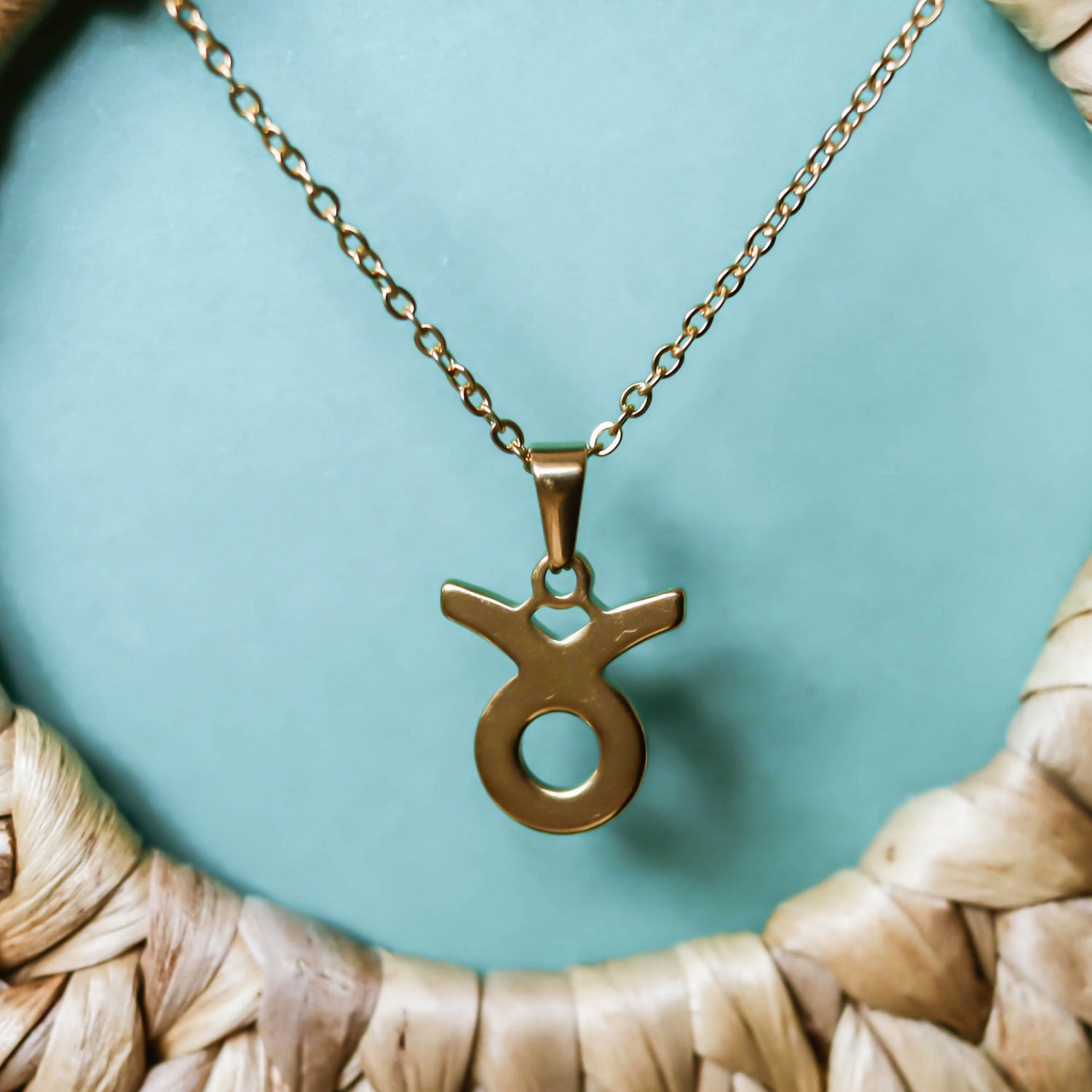Colgante de acero inoxidable dorado con forma del signo del zodiaco Tauro de 20mm