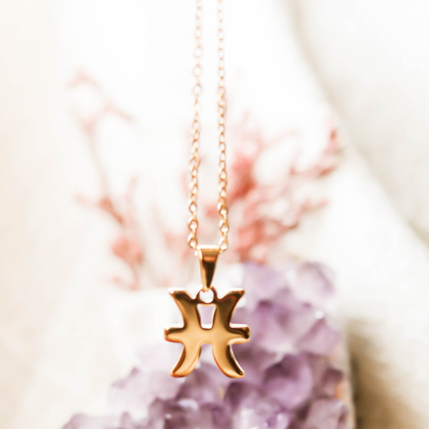 Colgante de acero inoxidable dorado con forma del signo del zodiaco Piscis de 20mm