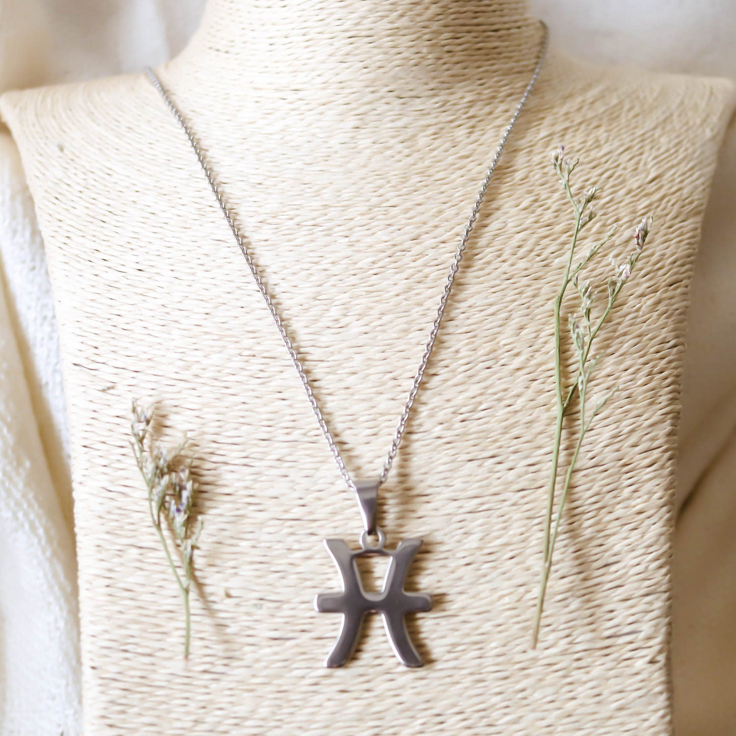 Colgante de acero inoxidable con forma del Signo del zodiaco Piscis de 28mm