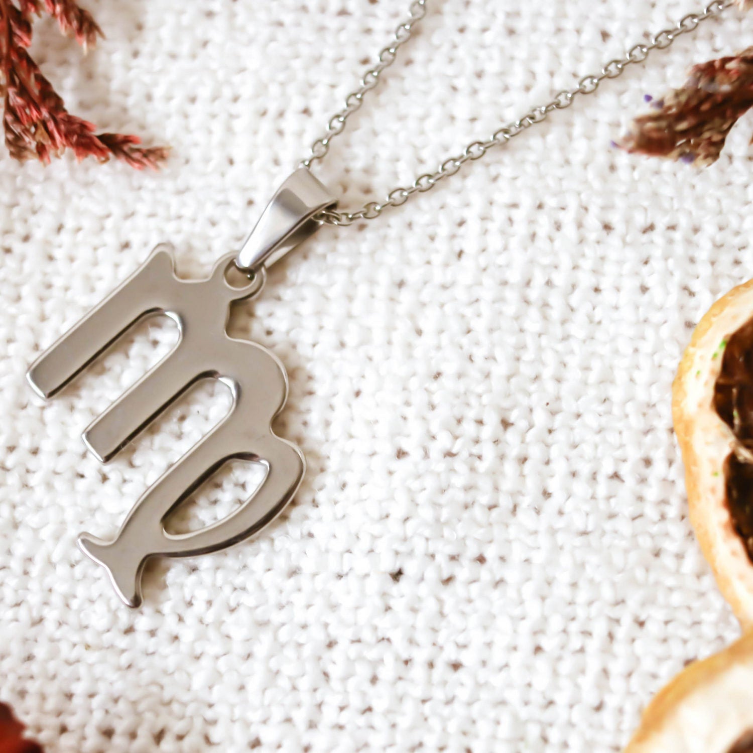 Colgante de acero inoxidable con forma del Signo del zodiaco Virgo de 28mm