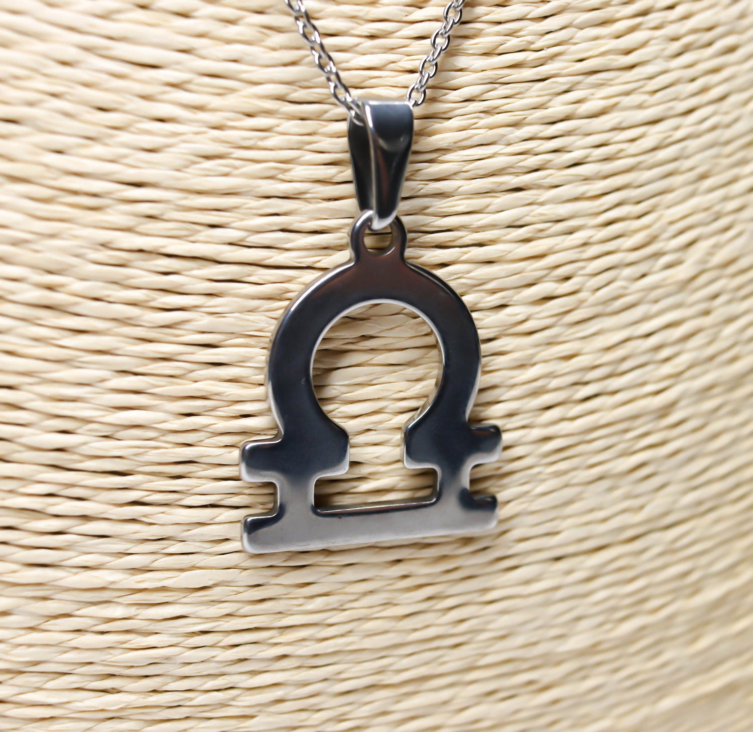 Colgante de acero inoxidable con forma del Signo del zodiaco Libra de 28mm