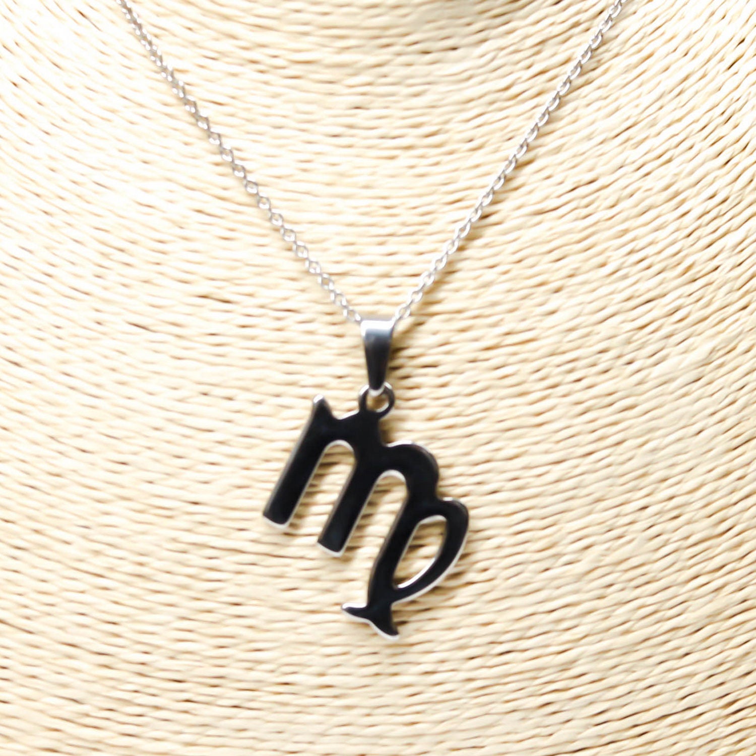 Colgante de acero inoxidable con forma del Signo del zodiaco Virgo de 28mm