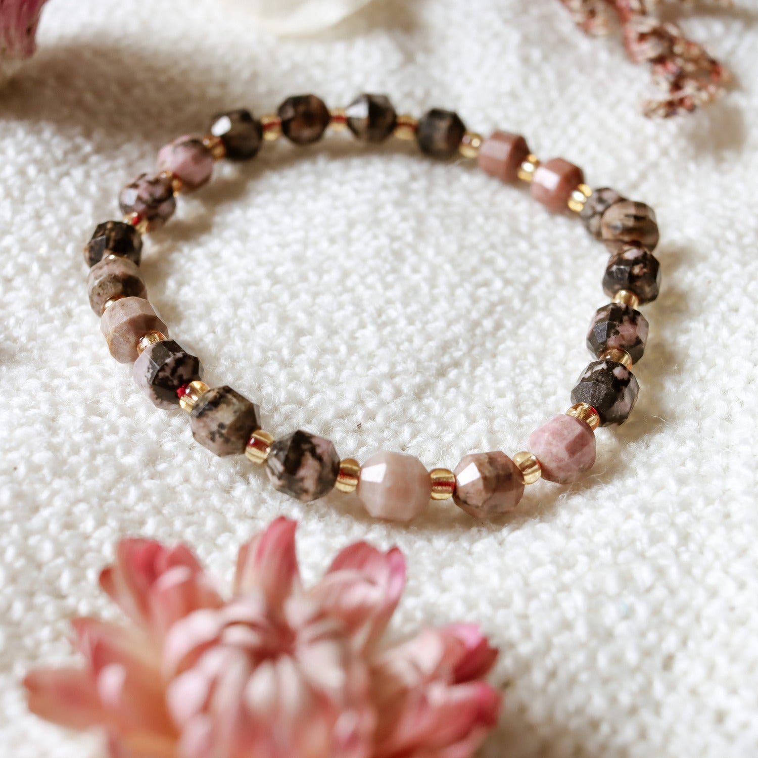 Pulsera elástica de Rodonita facetada de 6mm