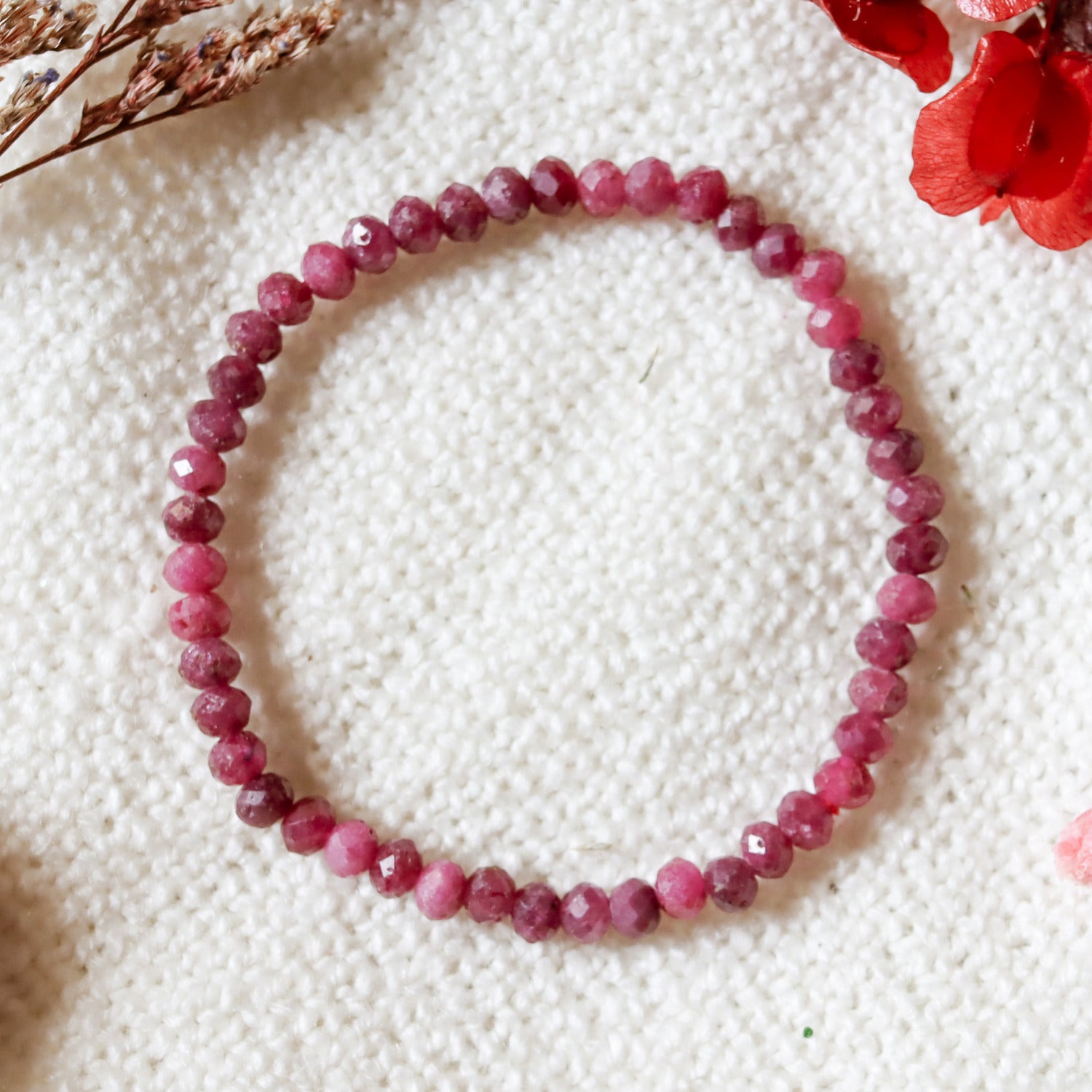 Pulsera elástica de Rubí facetado de 3mm