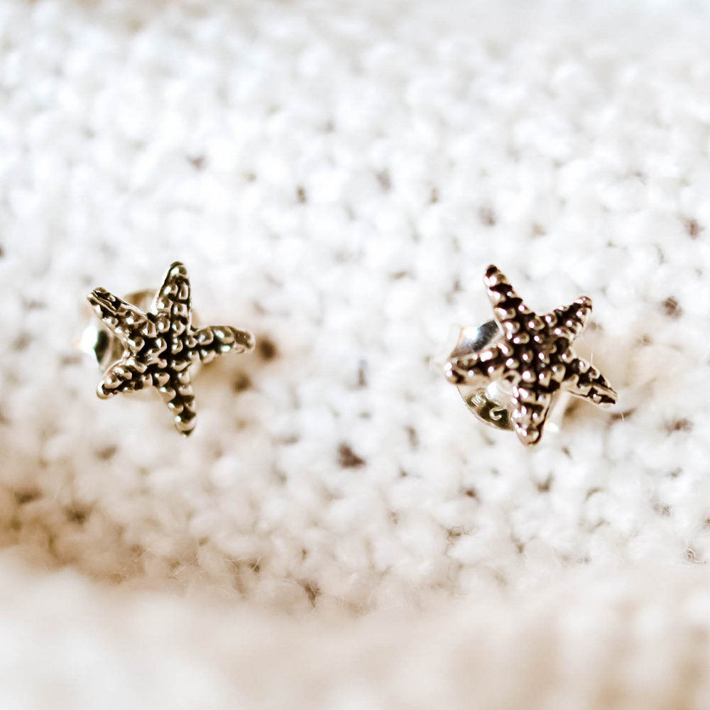 Pendiente en Plata de ley forma de Estrella de mar con tuerca mariposa.