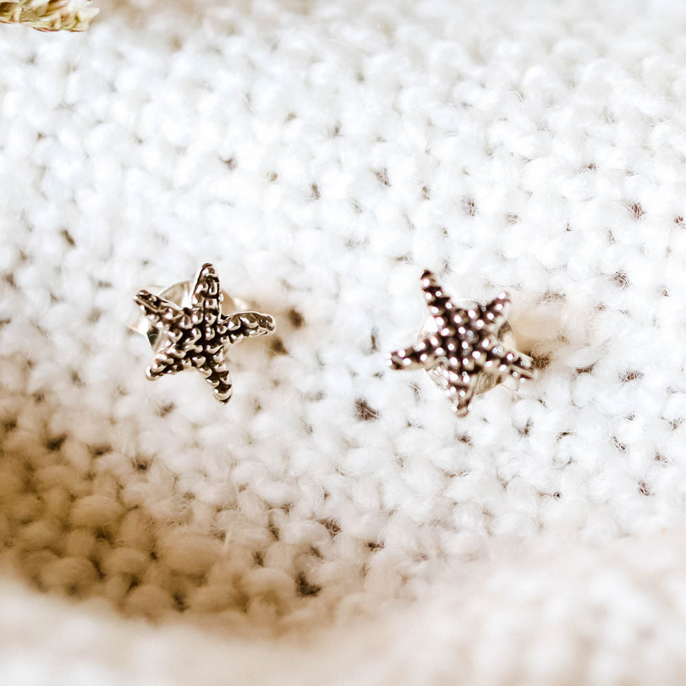 Pendiente en Plata de ley forma de Estrella de mar con tuerca mariposa.