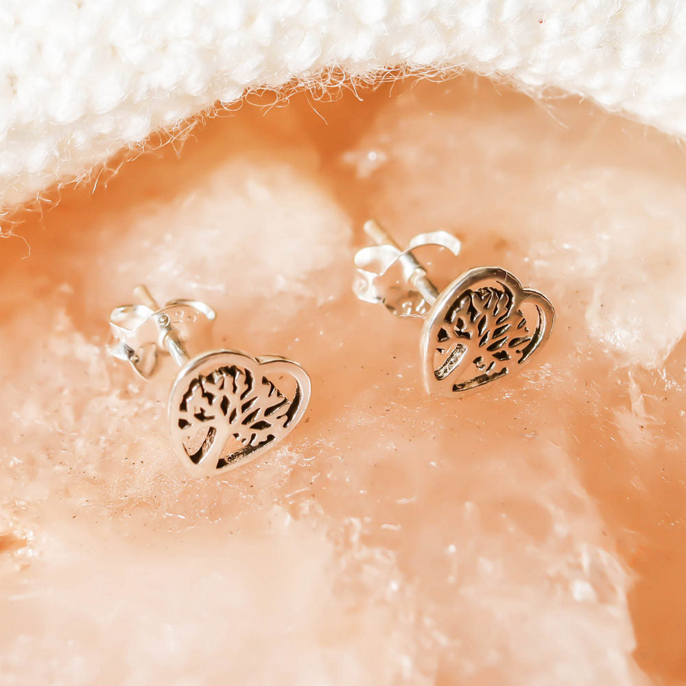 Pendiente en plata de ley forma de arbol de la vida con tuerca mariposa.