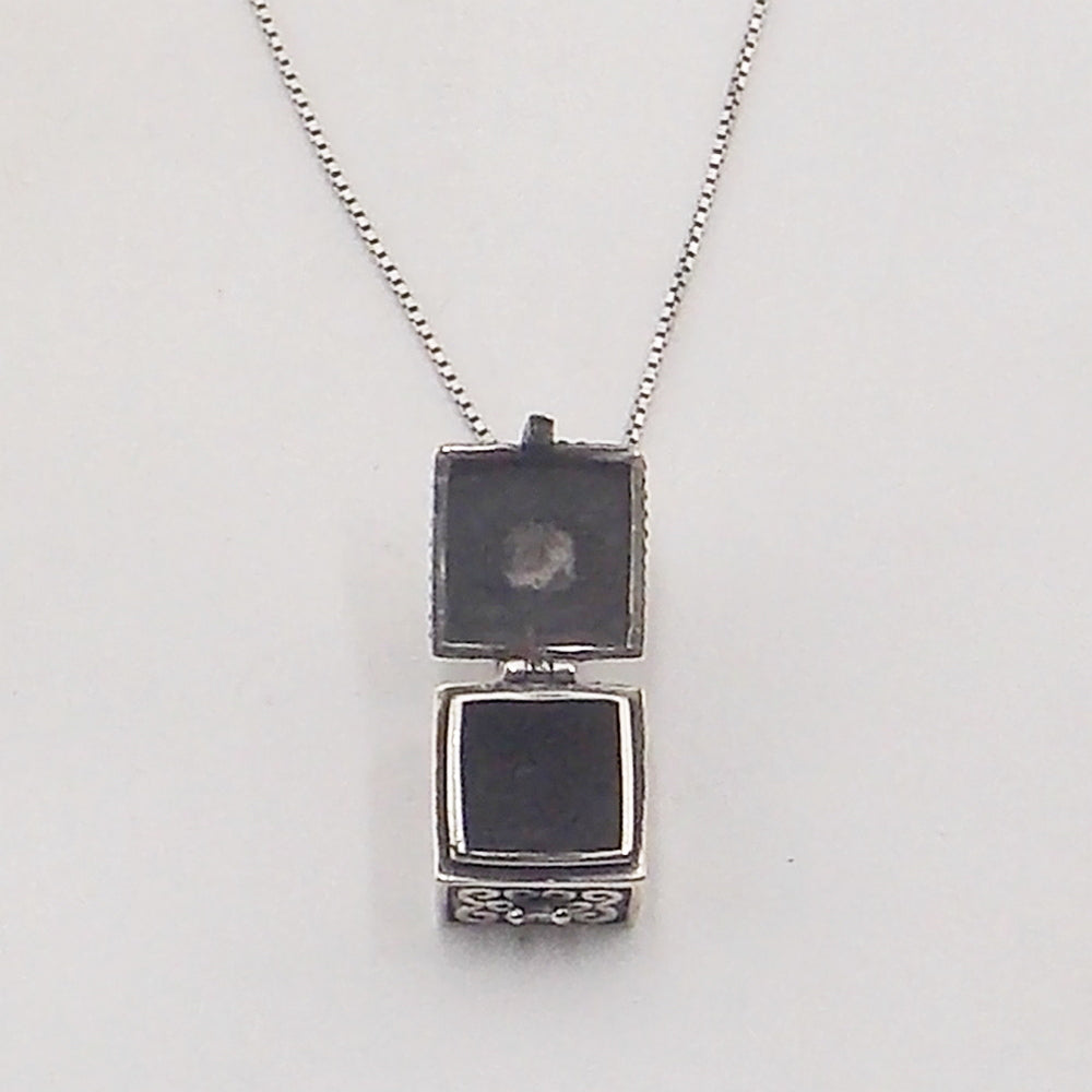 Colgante de plata de ley de Cofre de deseos/guarda ceniza de 12mm aprox. Con cadena de 45cm