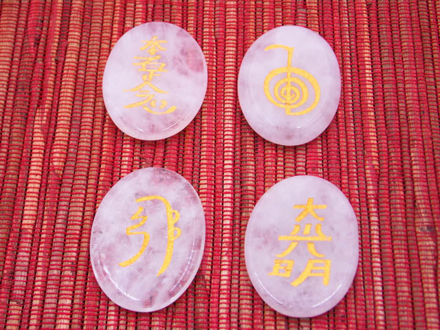Conjunto de Símbolos de Reiki en piedras naturales de Cuarzo rosa de 4x3cm
