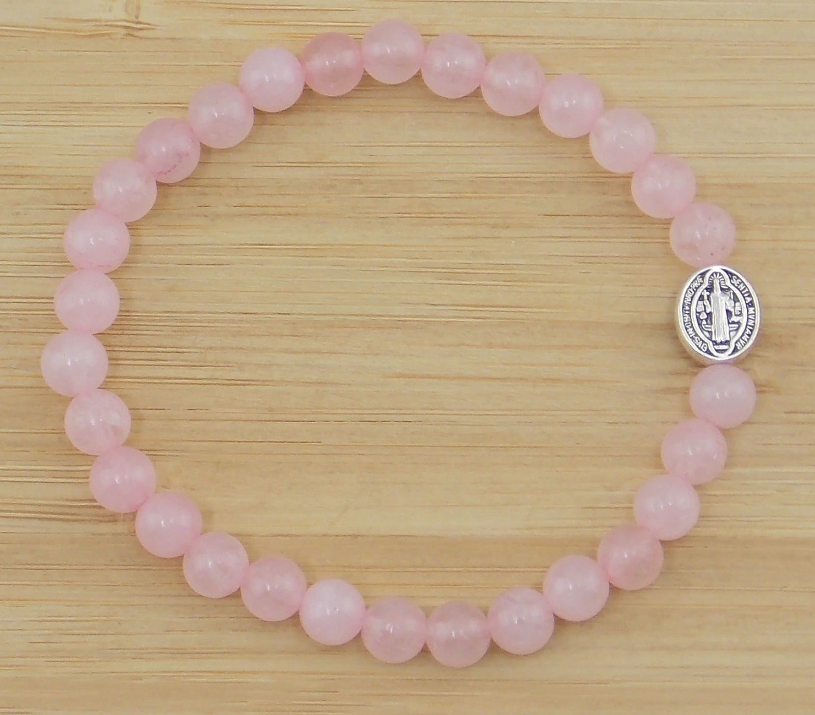 Pulsera de Cuarzo rosa con San Benito